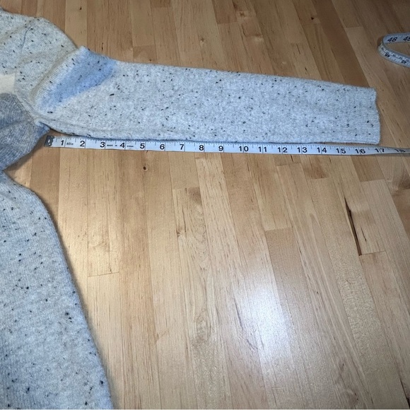 Loft Women’s Gray & White Speckled Sweater Size Medium Petite - Picture 6 of 9